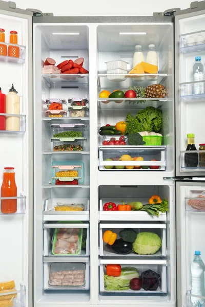 Refrigerador Abierto Lleno Diferentes Productos Frescos — Foto de Stock