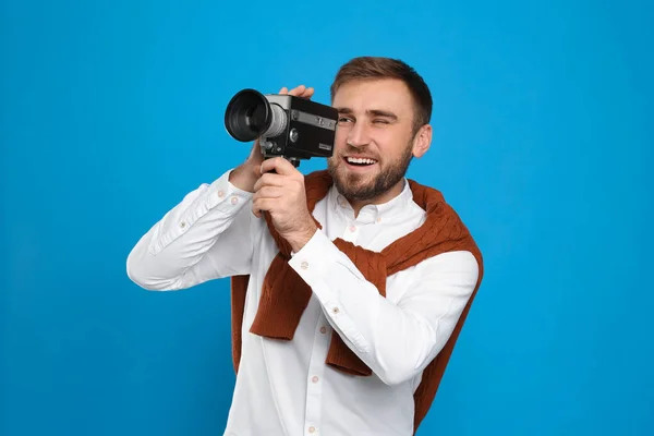 Young Man Vintage Video Camera Light Blue Background — Stock Photo, Image