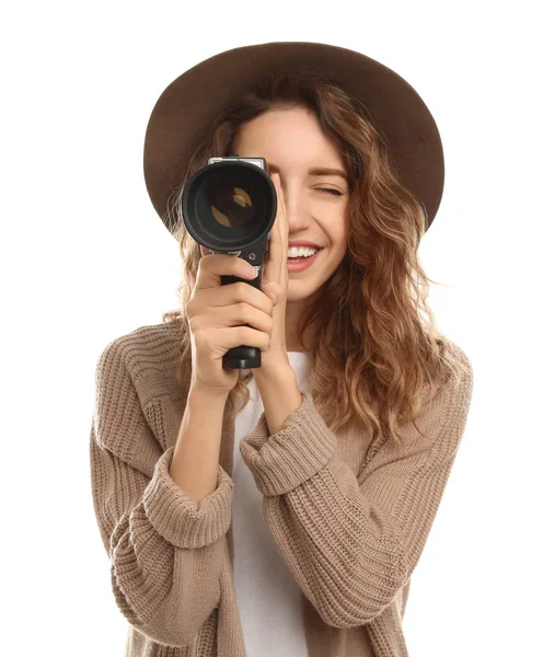 Mulher Bonita Usando Câmera Vídeo Vintage Fundo Branco — Fotografia de Stock