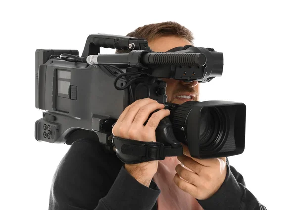Bediener mit professioneller Videokamera auf weißem Hintergrund — Stockfoto