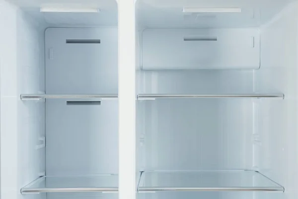 Полки Пустым Современным Холодильником Вид Крупным Планом — стоковое фото