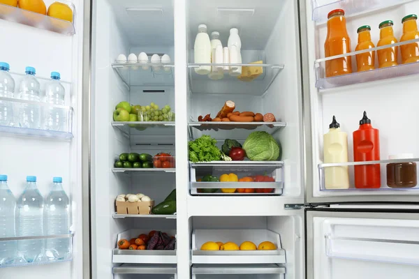 Refrigerador Abierto Lleno Diferentes Productos Frescos — Foto de Stock