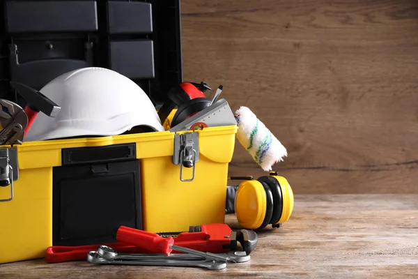 Caja Plástico Con Herramientas Construcción Sobre Mesa Madera Espacio Para — Foto de Stock