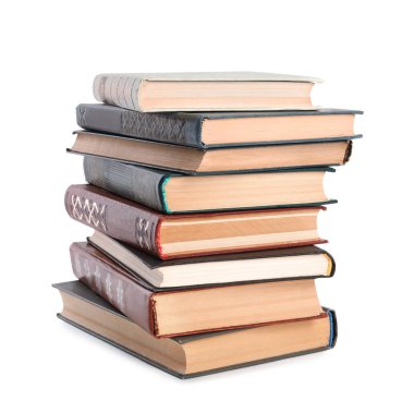 Beyaz üzerine izole edilmiş farklı kitapların koleksiyonu