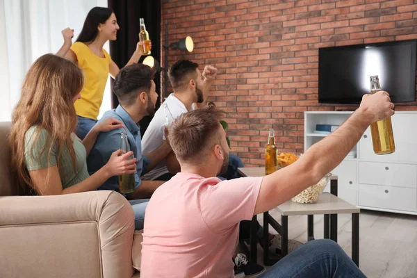 Group of friends watching football at home — Stock Photo, Image