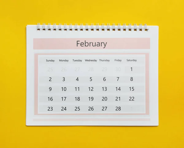 Sarı Arkaplanda Şubat Takvimi Üst Görünüm — Stok fotoğraf