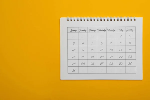 Calendrier Papier Sur Fond Jaune Vue Dessus Espace Pour Texte — Photo