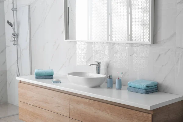 Modern Mirror Vessel Sink Stylish Bathroom — 스톡 사진