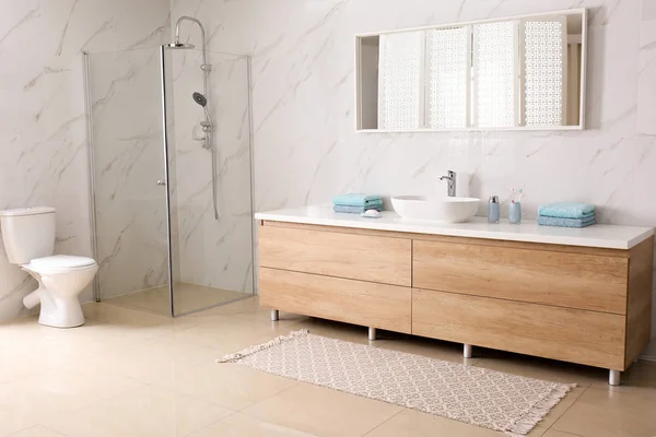 Espelho Moderno Navio Afundar Banheiro Elegante — Fotografia de Stock