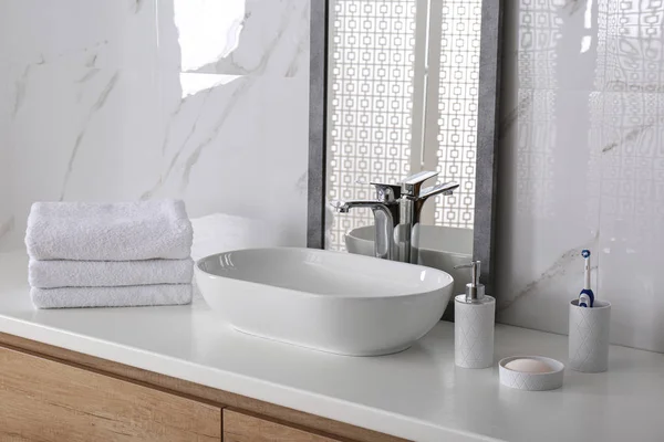 Modern Mirror Vessel Sink Stylish Bathroom — 스톡 사진