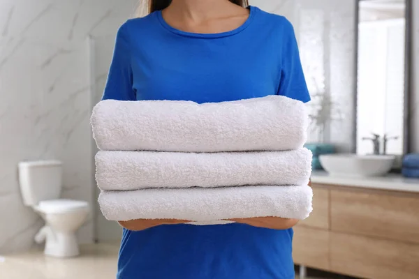 Woman Holding Fresh Towels Bathroom Closeup — Stock Photo, Image