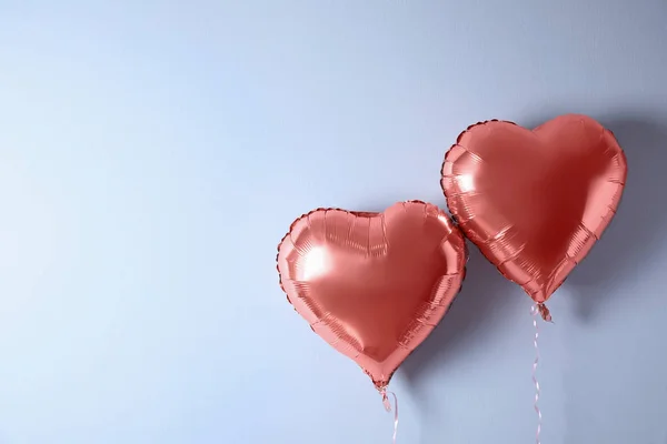 Globos Forma Corazón Cerca Pared Blanca Espacio Para Texto — Foto de Stock