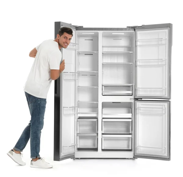 Человек Рядом Открытым Пустым Холодильником Белом Фоне — стоковое фото