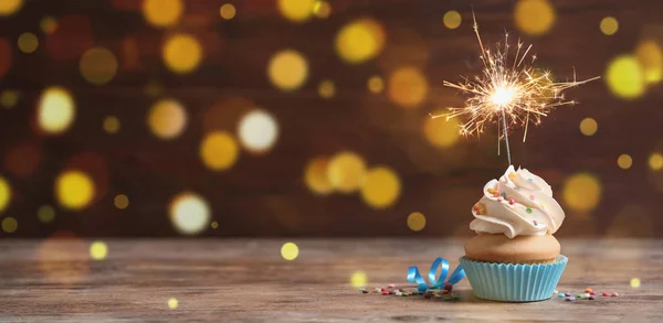 Magdalena Cumpleaños Con Bengala Mesa Madera Espacio Para Texto Efecto — Foto de Stock