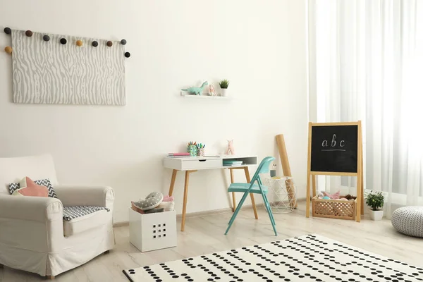 Interior Moderno Habitación Del Niño Con Muebles Elegantes —  Fotos de Stock