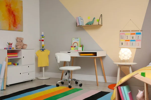 Stilvolles Kinderzimmerinterieur Mit Modernen Möbeln — Stockfoto