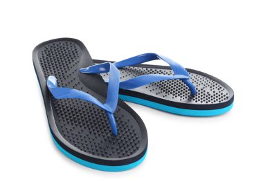 Beyaz üzerinde izole edilmiş siyah parmak arası terlikler