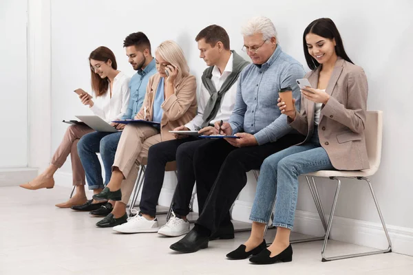 Personas Que Esperan Una Entrevista Trabajo Oficina — Foto de Stock