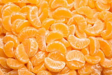 Arka plan olarak taze sulu mandalina bölümleri, üst görünüm