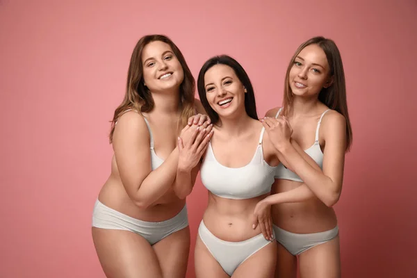 Grupo Mujeres Con Diferentes Tipos Cuerpo Ropa Interior Sobre Fondo — Foto de Stock