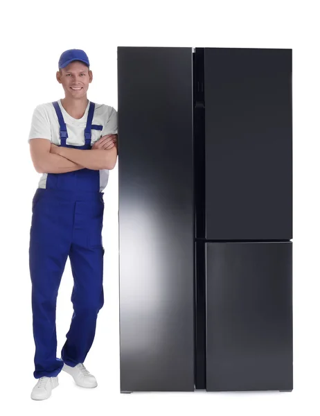 Профессиональный Работник Возле Холодильника Белом Фоне — стоковое фото