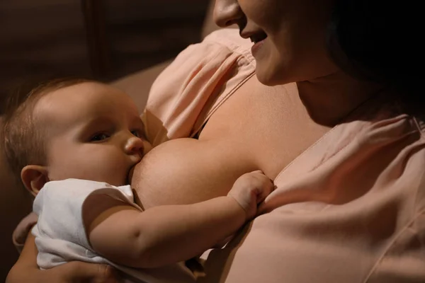 Woman Breastfeeding Her Little Baby Sofa Evening — Stock Photo, Image