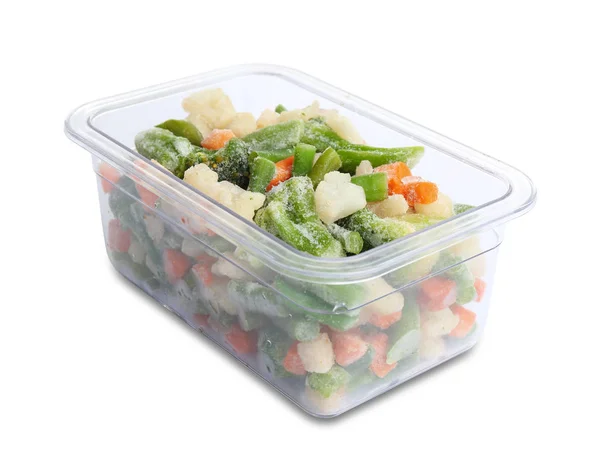 Verduras congeladas en recipiente de plástico aisladas en blanco — Foto de Stock