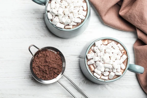 Composición Plana Con Deliciosa Bebida Cacao Sobre Una Mesa Madera —  Fotos de Stock