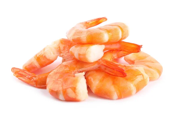 Délicieuses crevettes fraîchement cuites isolées sur blanc — Photo