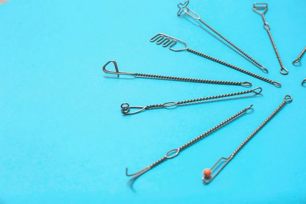 Conjunto de sondas logopédicas para terapia da fala em backgro azul claro — Fotografia de Stock