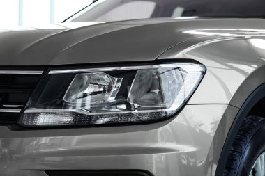 Modern otomobil bayilik yeni lüks araba, closeup