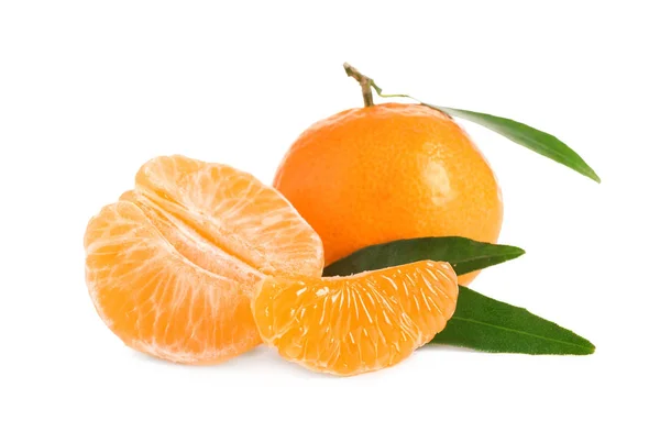 Fresh ripe juicy tangerines isolated on white — Stock Photo, Image