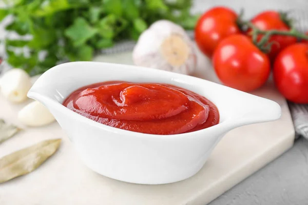 가벼운 맛있는 토마토 클로즈업 — 스톡 사진