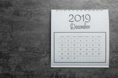 Aralık 2019. Gri taş arka plan takvimi, üst manzara. Metin için boşluk