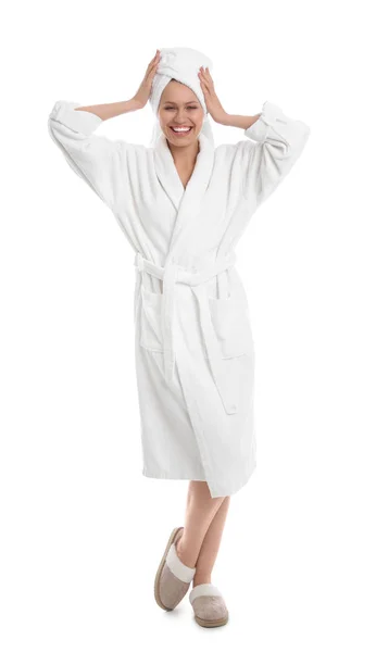 Ung kvinna i badrock på vit bakgrund — Stockfoto