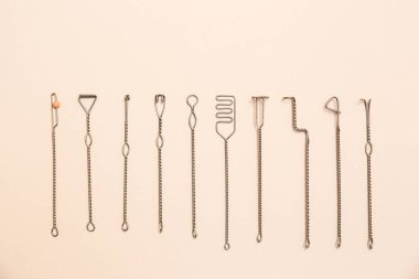 Bej arka planda konuşma terapisi için logopedik sondalar seti, 