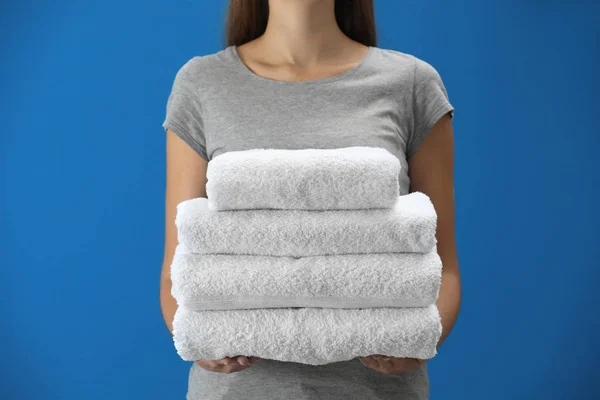 Woman Holding Fresh Towels Blue Background Closeup — Stock Photo, Image