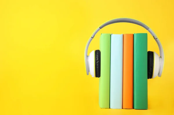 Books Modern Headphones Yellow Background Space Text — Stock Photo, Image