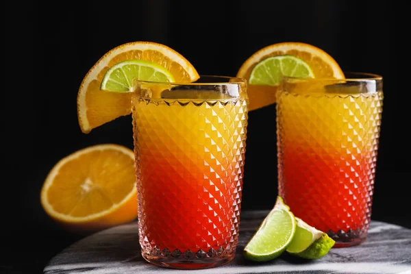 Frische Alkoholische Tequila Sonnenaufgangscocktails Auf Marmorplatte — Stockfoto