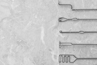 Mermer t üzerindeki metin için farklı logopedik sondalar ve boşluk kümesi