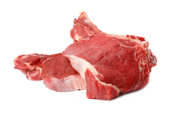 Frisches rohes Rindfleisch isoliert auf weiß geschnitten — Stockfoto