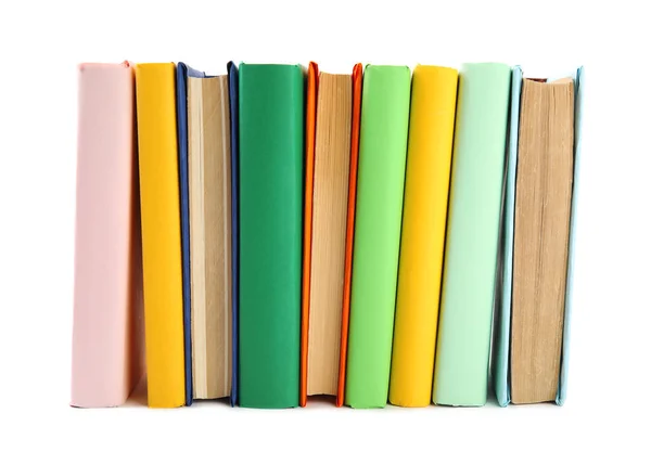Stos kolorowych książek odizolowanych na białym — Zdjęcie stockowe
