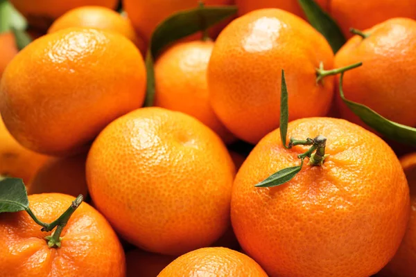 Tangerinas Maduras Frescas Com Folhas Como Fundo Vista Acima Citrinos — Fotografia de Stock