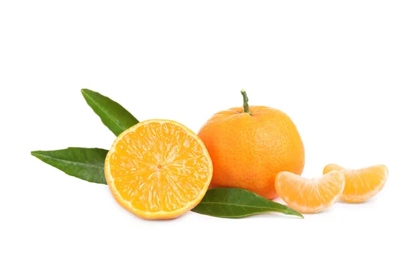 Fresh Ripe Tangerines Leaves Isolated White Citrus Fruit — ストック写真