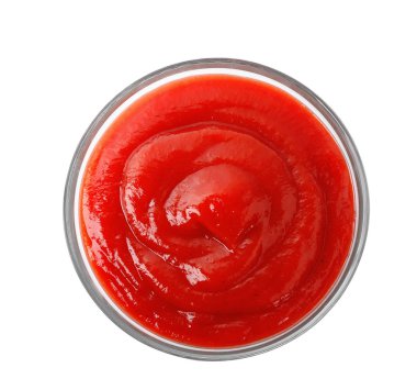 Cam kasedeki leziz domates sosu beyaza izole edilmiş, üst manzara.