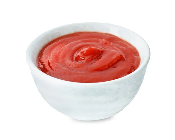 Molho de tomate saboroso em tigela isolada em branco — Fotografia de Stock