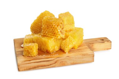 Beyaz üzerinde taze bal petekleri olan tahta