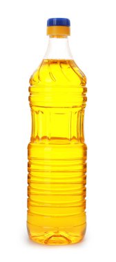Beyaza izole edilmiş plastik şişede pişirme yağı.