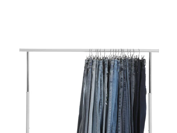 Bastidor con diferentes jeans aislados en blanco — Foto de Stock