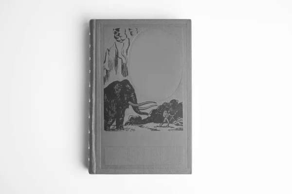 Hardcover-Buch auf weißem Hintergrund, Draufsicht. Raum für Gestaltung — Stockfoto